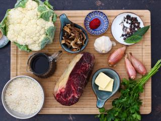 ROASTBEEF MIT ROTWEINREDUKTION, BLUMENKOHL UND PANKO-KRÄUTER-BRÖSELN 